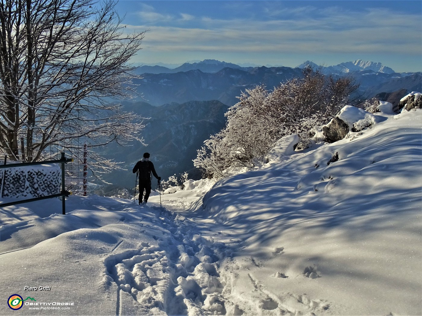 57 La neve fresca e soffice permette una facile divertente discesa.JPG